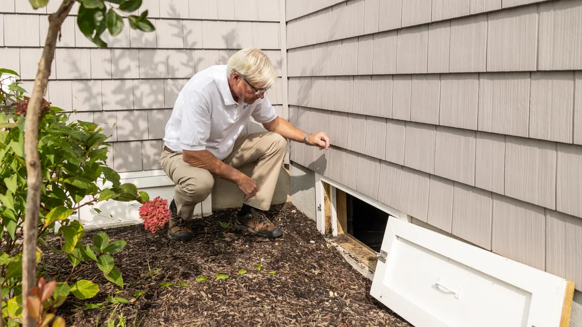 Signs of Crawl Space Condensation vs. a Leak